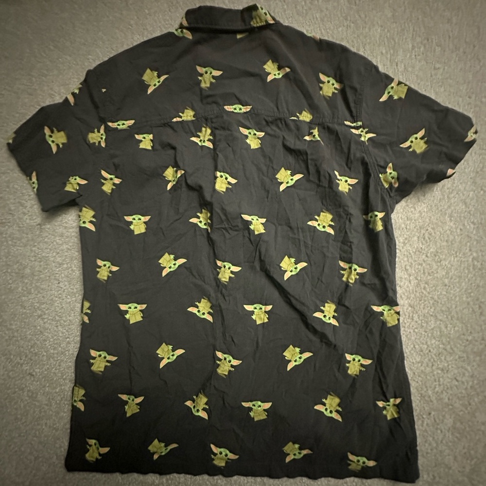 Star Wars Shirt - Men’s Button Down Shirt - Size L - Baby Yoda/Grogu Pattern - Picture 3 of 5